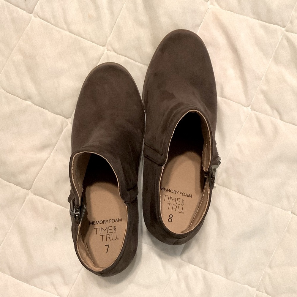 Women’s ankle booties 2 1/2 inch wedge. Side zipper. Size 7 and 8